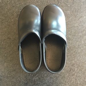 Like new Dansko clogs